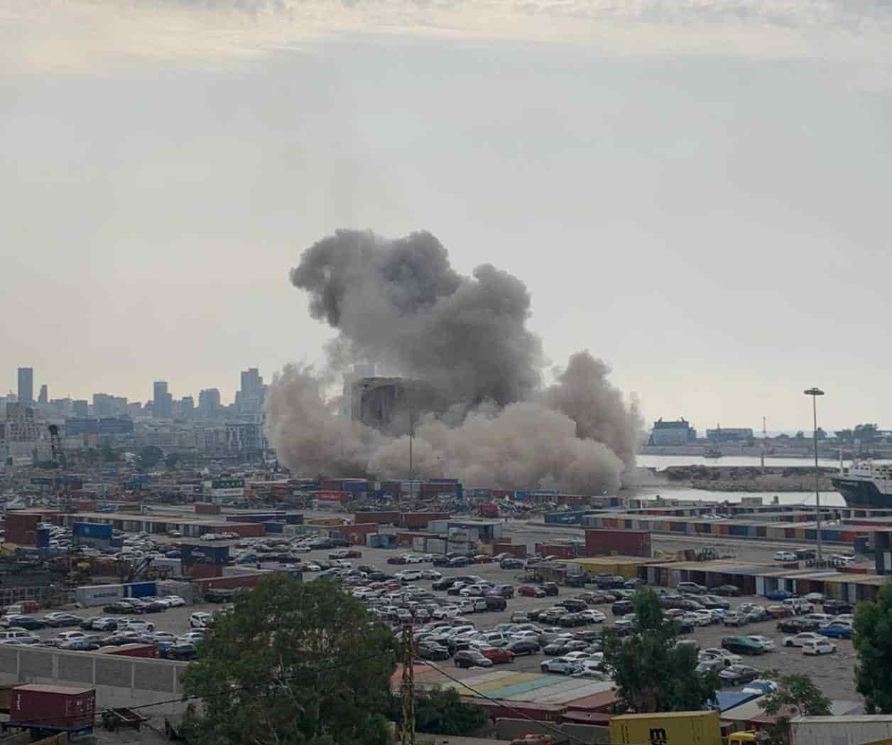 Se derrumba silo de Beirut en aniversario de la explosión