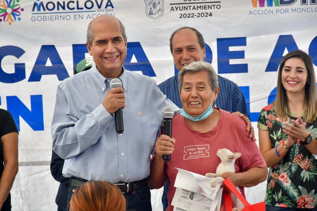 Las peticiones de los vecinos de la colonia La Flores, principalmente de los adultos mayores, fueron escuchadas por el alcalde.