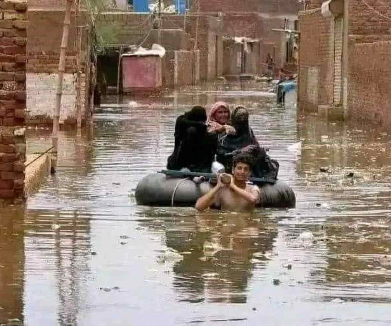 Pakistán bajo el agua; Lluvias cobraron la vida de 549 personas