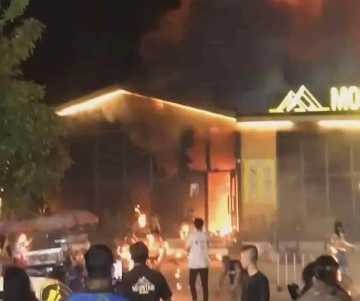 Se incendia una discoteca de Tailandia; Hay 13 muertos y 40 heridos