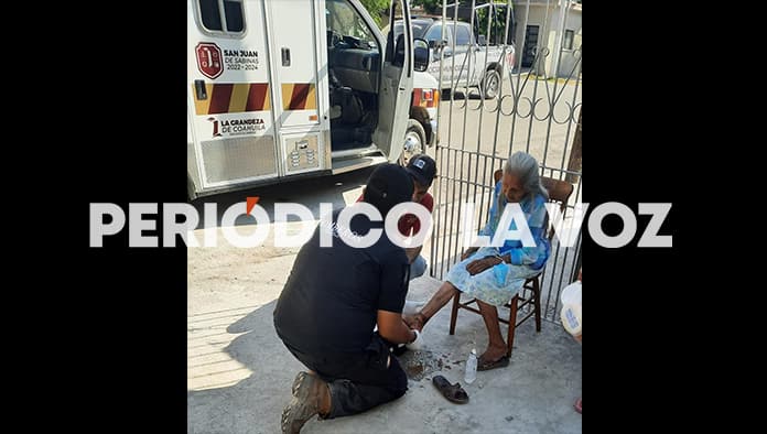 Bomberos atendieron a la anciana.