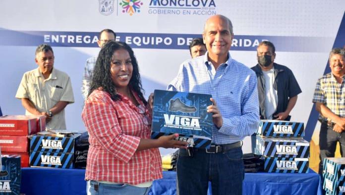 Entrega Mario Dávila equipo de seguridad
