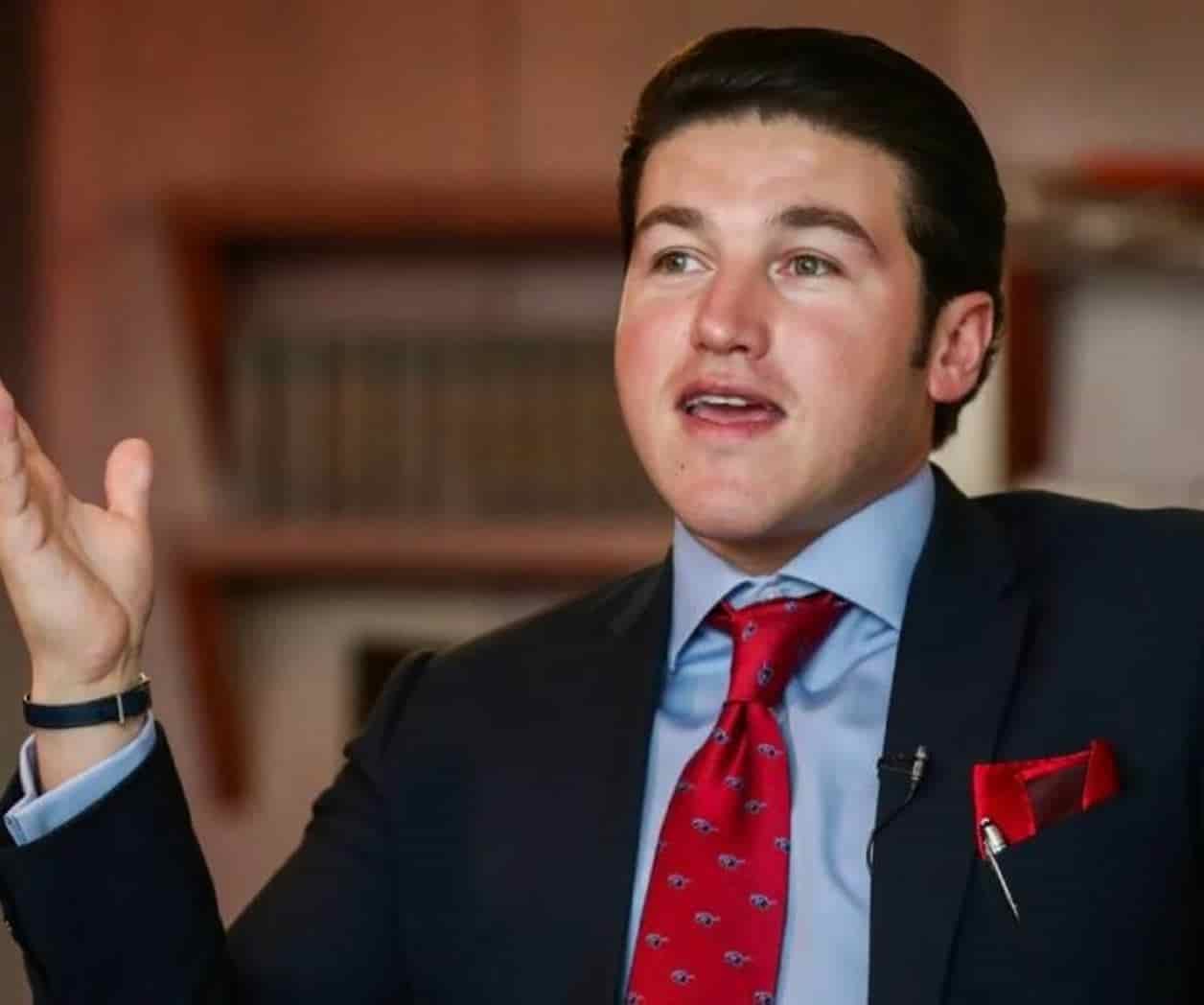 Samuel García recuerda su dura infancia; Sus papas no le compraban legos