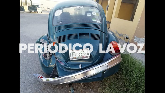 Un imprudente conductor impactó un vochito estático y se dio a la fuga.