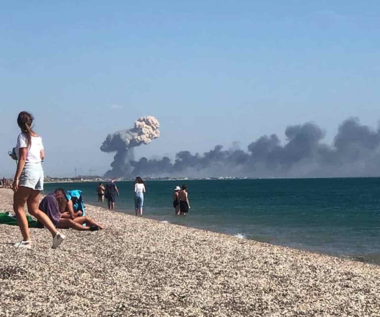 Explota depósito de armas en base aerea rusa en Crimea