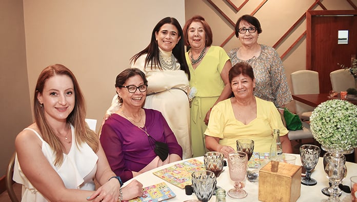 Mónica en la dulce espera