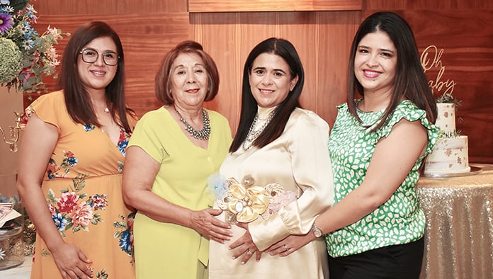 Mónica en la dulce espera
