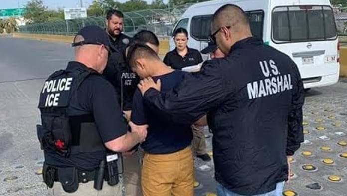 Por medio de la frontera en Piedras Negras se extraditó a Arturo Lerma, después de casi 4 años.