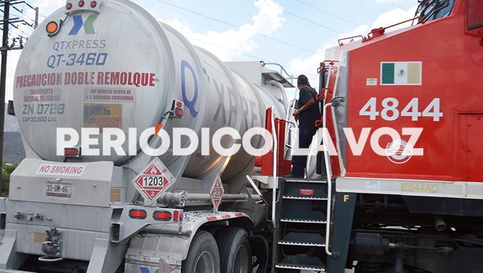 Impacta tren a pipa de gasolina