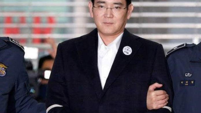 Liberan a jefe se Samsung por órdenes del presidente; Es acusado de corrupción