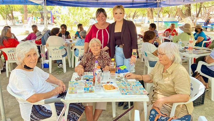 Visitan Candela dulces abuelitos