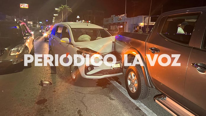 Hace carambola y abandona camioneta