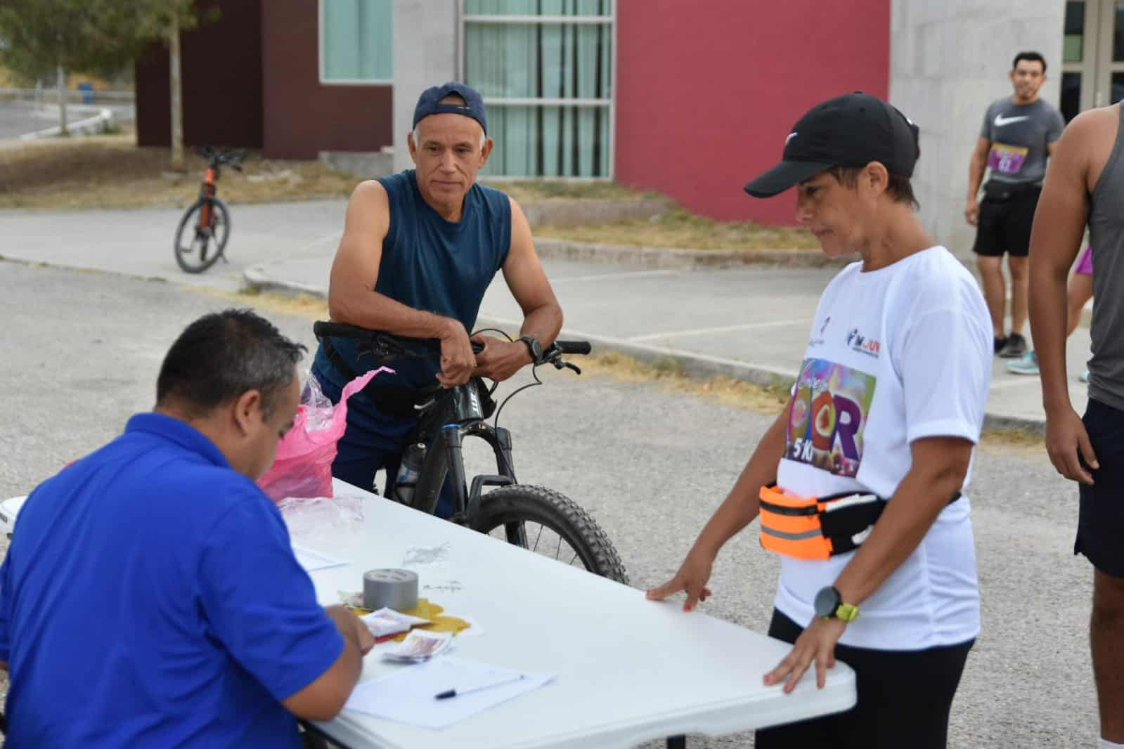 JÓVENES DE MÚZQUIZ VIVIERON CARRERA DE COLOR