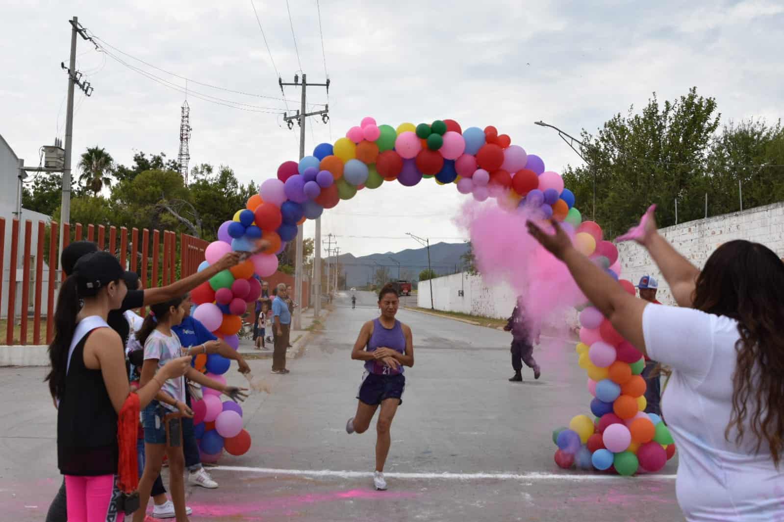JÓVENES DE MÚZQUIZ VIVIERON CARRERA DE COLOR