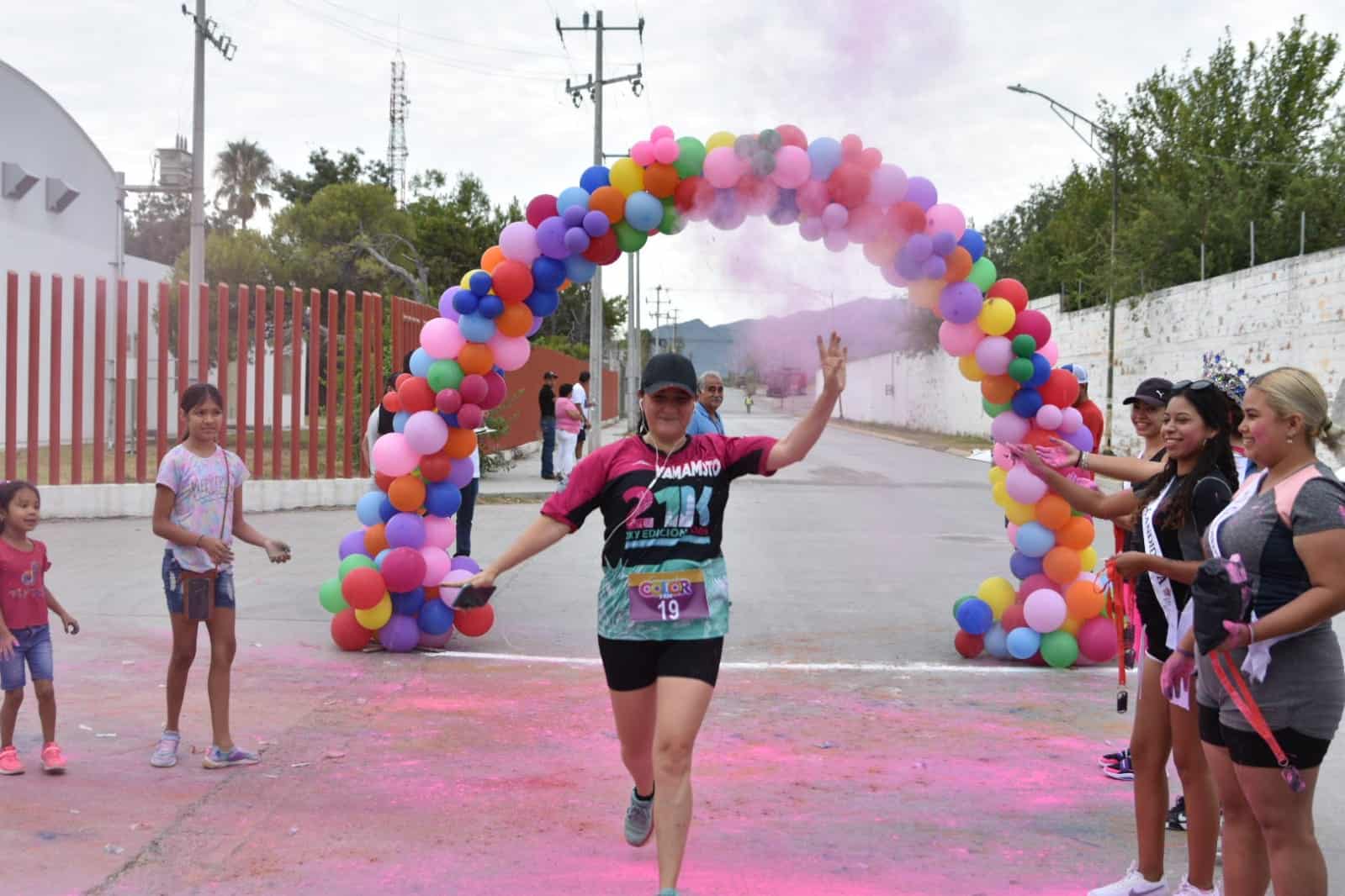JÓVENES DE MÚZQUIZ VIVIERON CARRERA DE COLOR