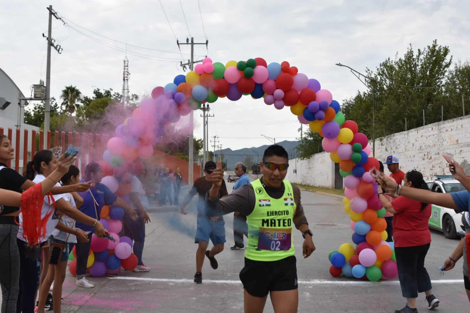 JÓVENES DE MÚZQUIZ VIVIERON CARRERA DE COLOR