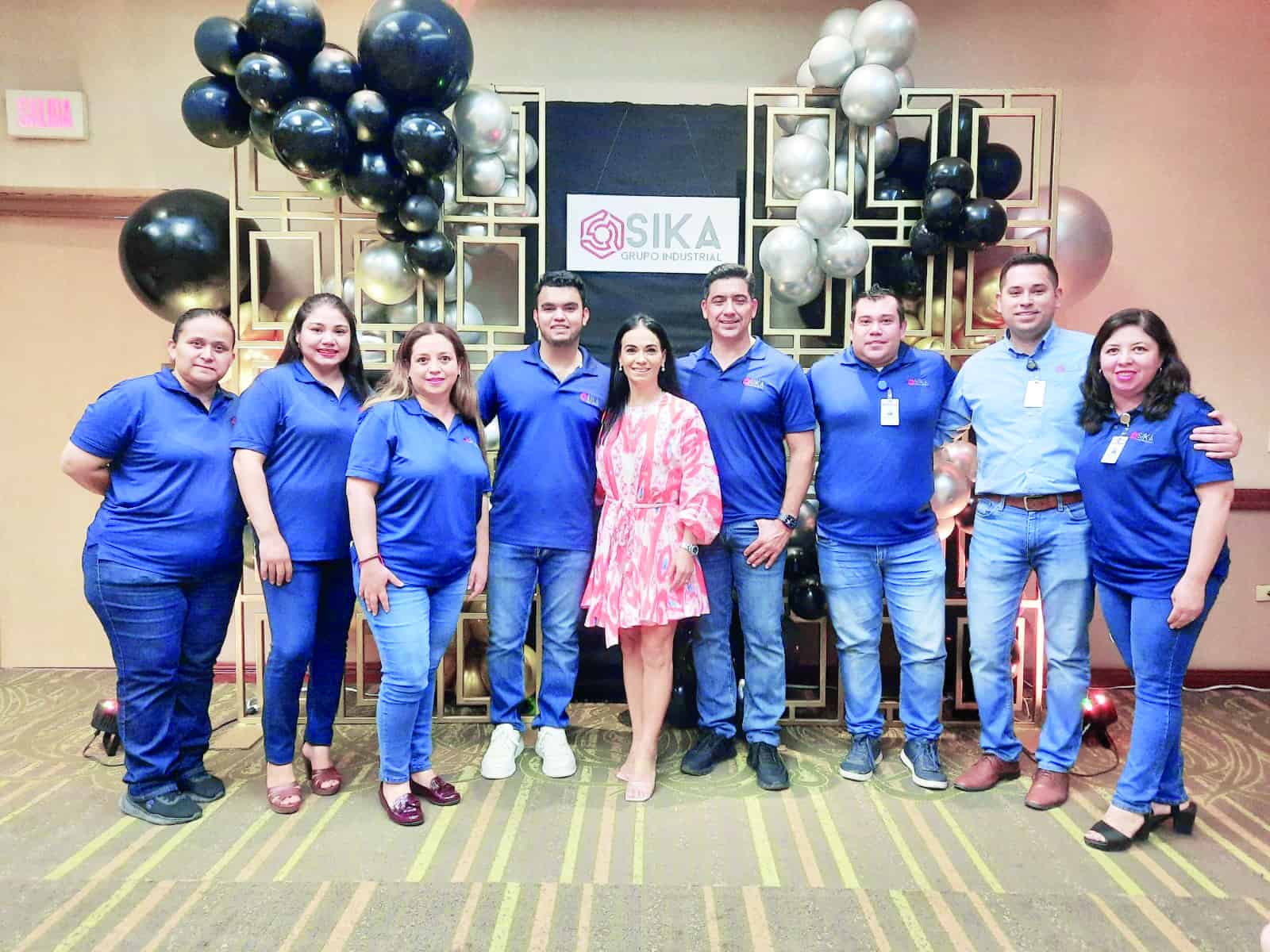 Entrega Sika becas a hijos de trabajadores