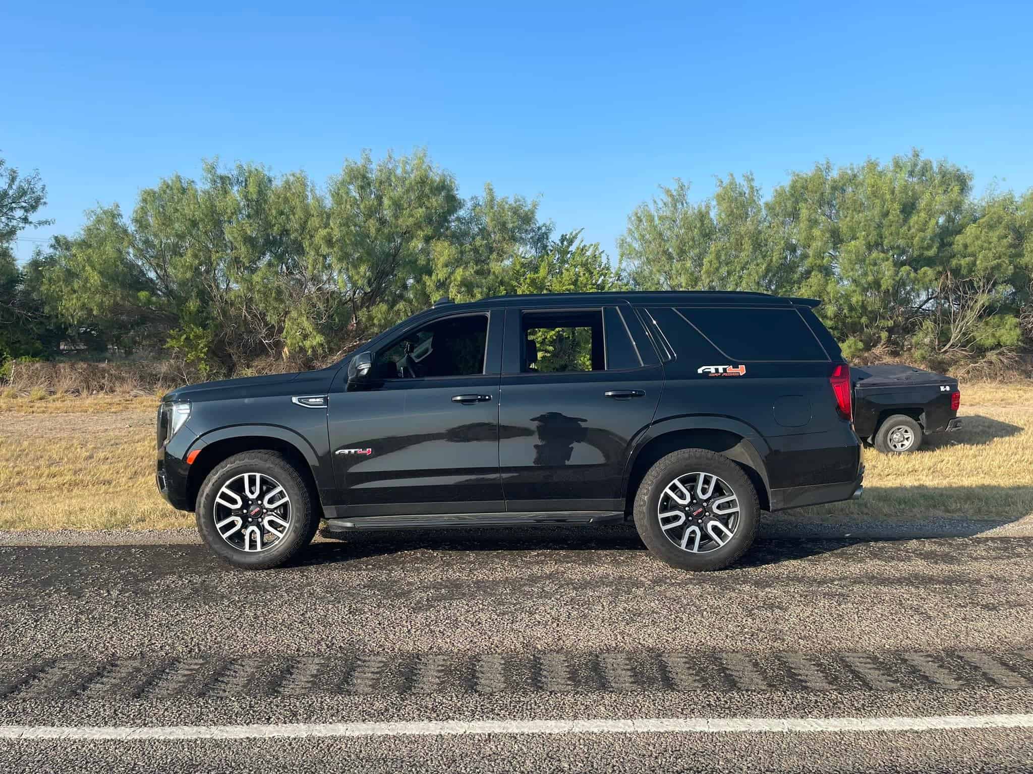 Viajaban en una camioneta GMC Yukon.