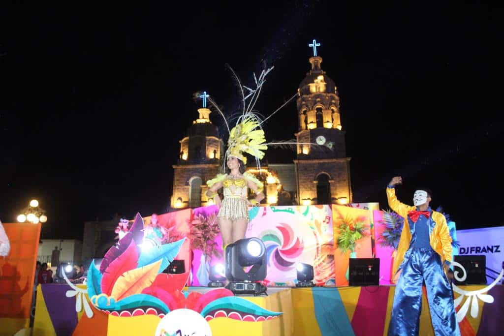 Presenta Múzquiz candidatas a reina