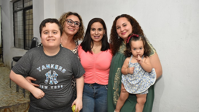 Celebran junto a Fernanda