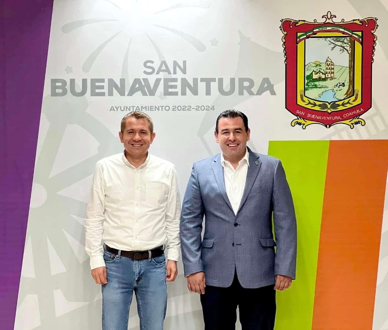 En su despacho el  alcalde de San Buenaventura profesor Hugo Iván Lozano Sánchez recibió al Lic. Alfonso Yáñez Arreola.