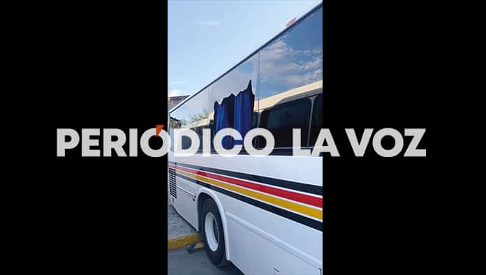 Lapidan vándalos camión de sindicalizados de la 147