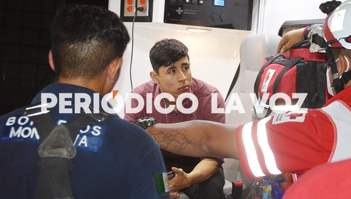 Se embarra moto en el “rallador de queso”