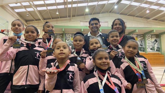 Triunfan Monclovenses en Gimnasia Aeróbica