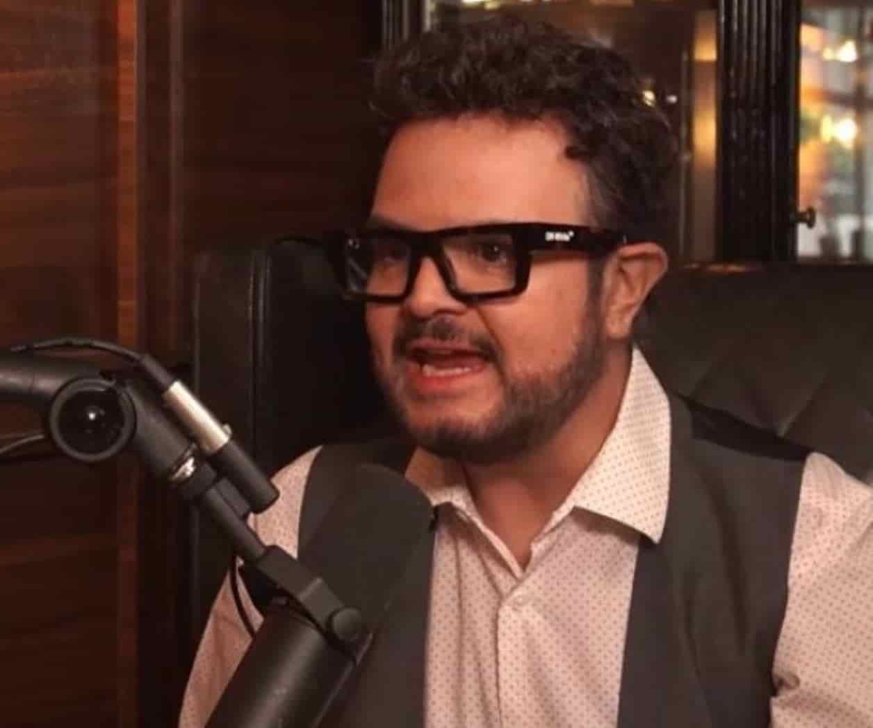 Aleks Syntek pide multar a negocios que pongan reggaetón