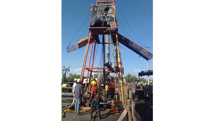 A puerta cerrada se realizó la reunión de las esposas de mineros con funcionarios.