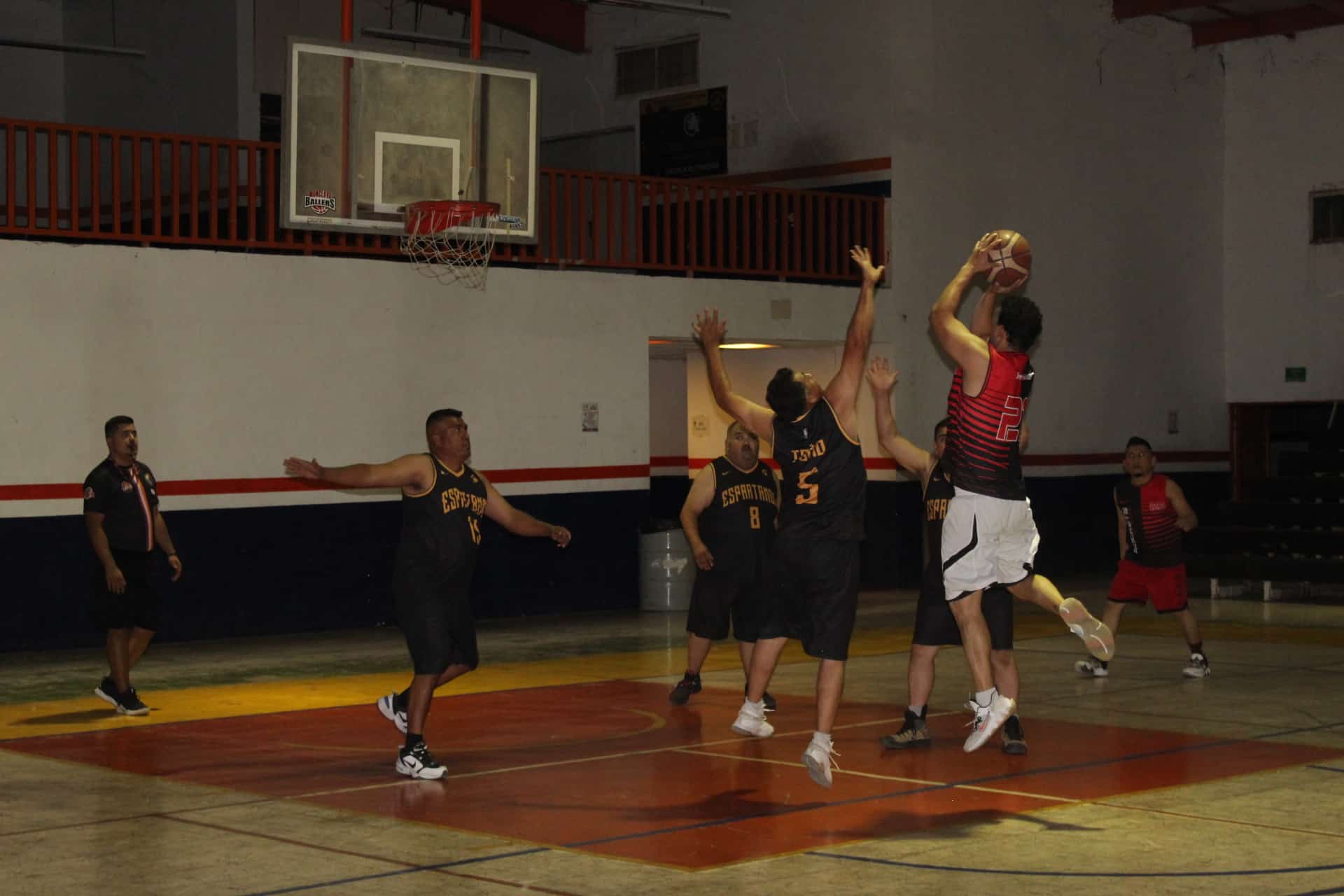 Rockets impone ante Espartanos