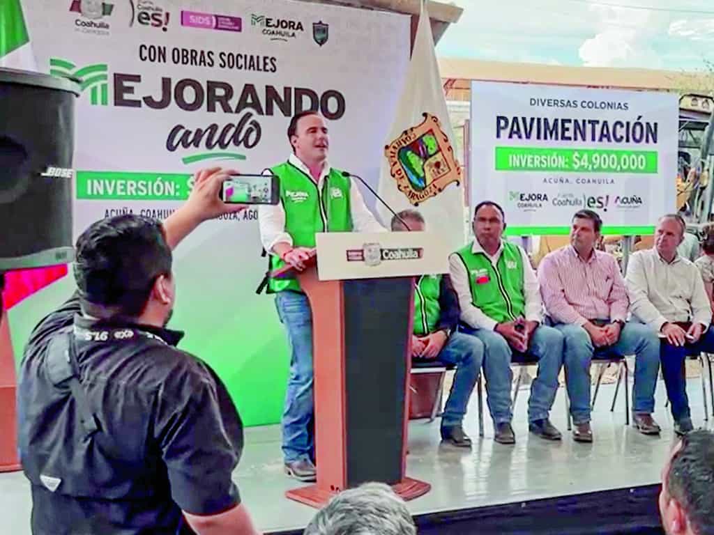 Acudió a la graduación de los alumnos del Conalep.