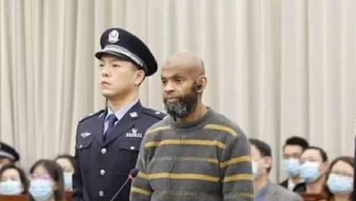 China condena a muerte a ciudadano americano que asesinó a su novia
