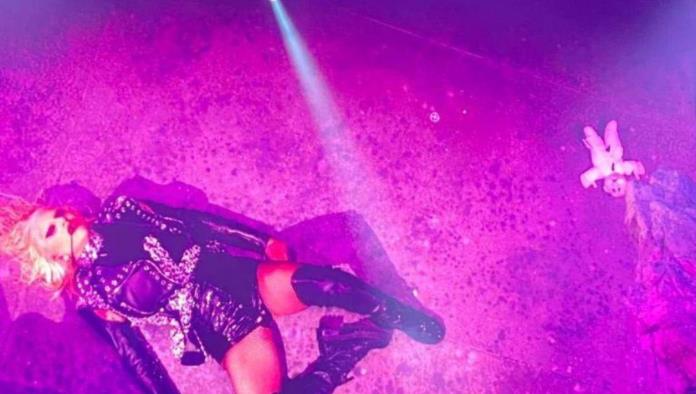 Lady Gaga recibe otro Dr. Simi durante concierto en Texas