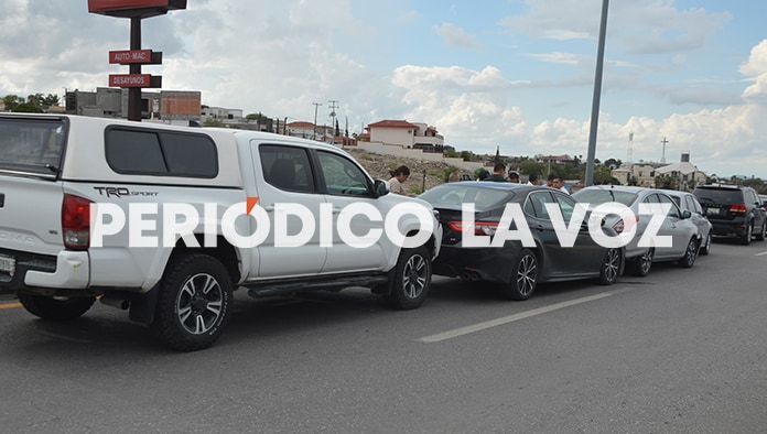 Se ensartan 4 autos en carambola