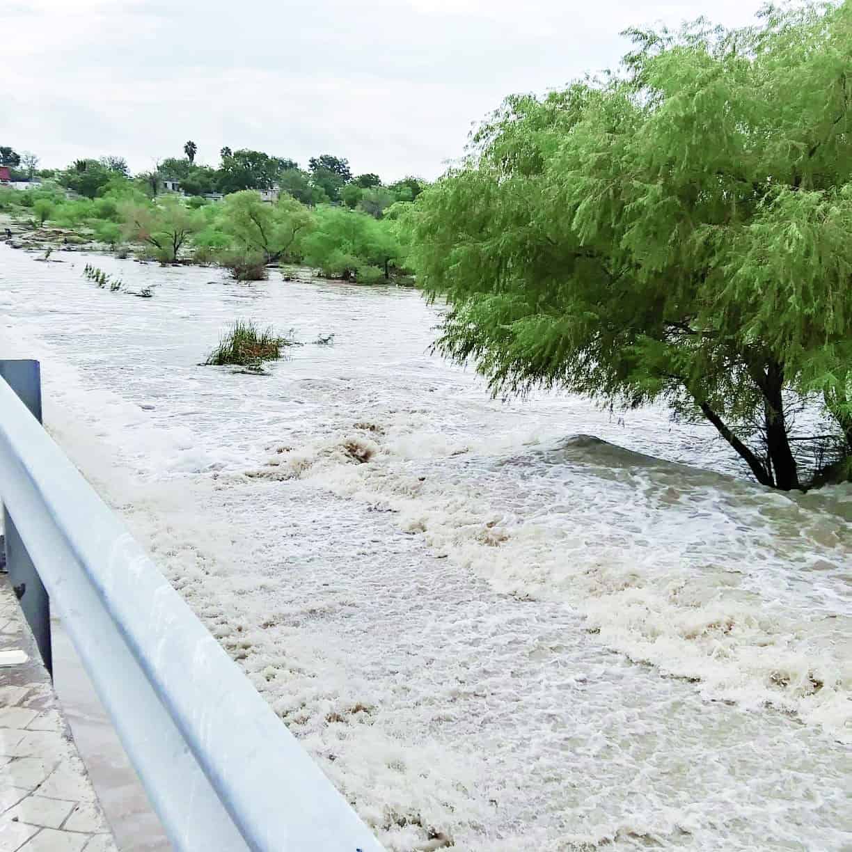 Incrementa nivel de agua en el río.
