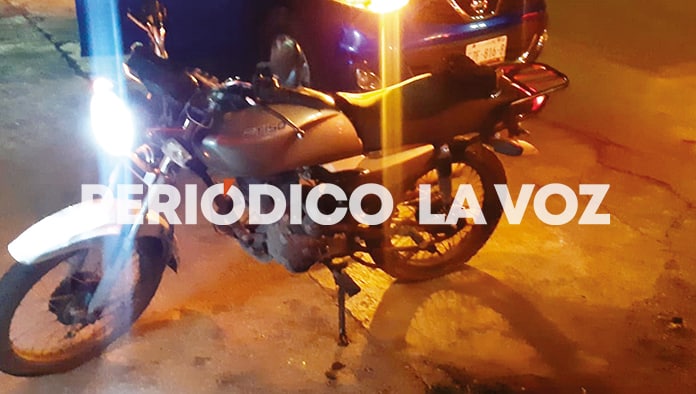 Besan pavimento pareja de novios
