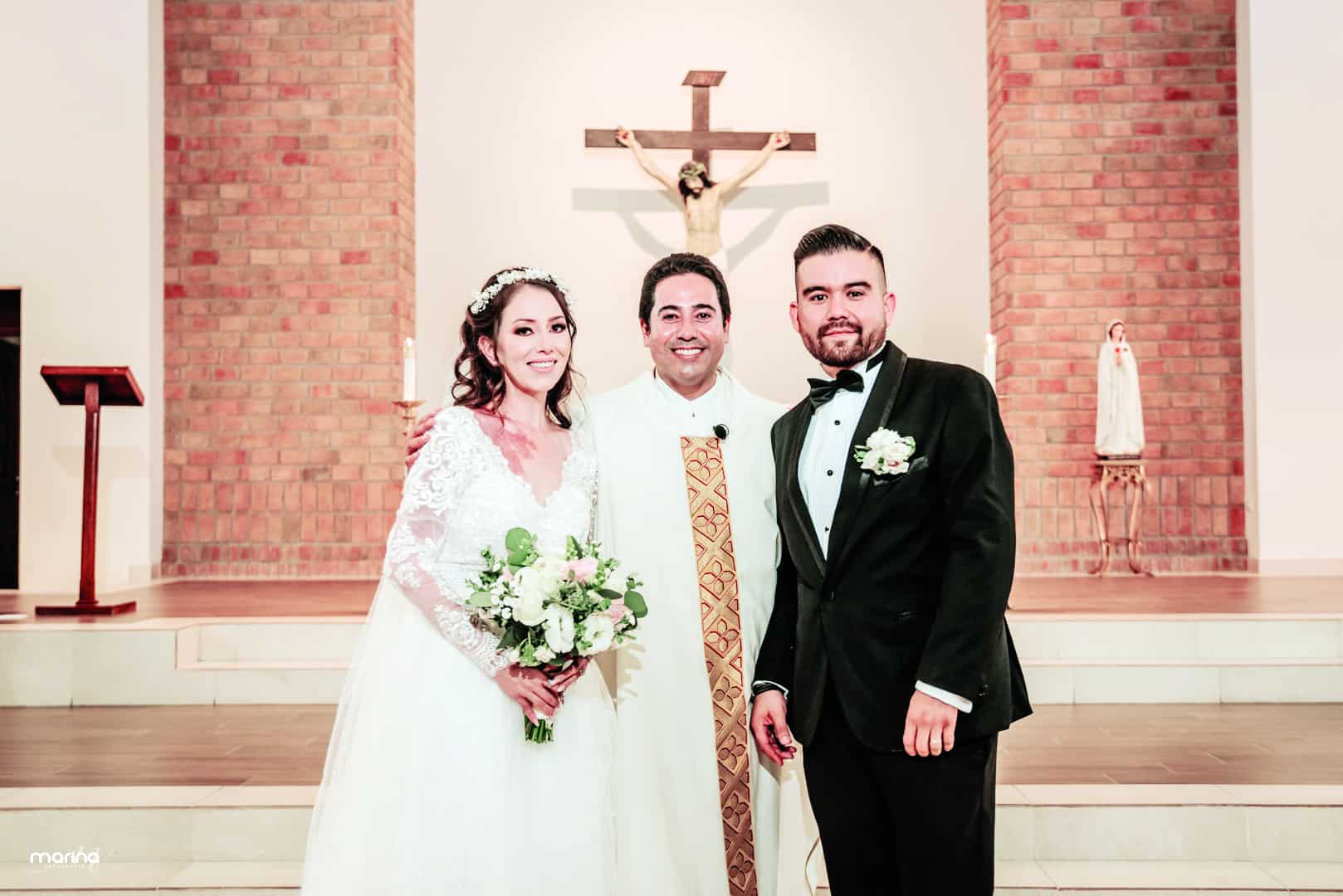 Lety y Carlos consagran su amor ante Dios