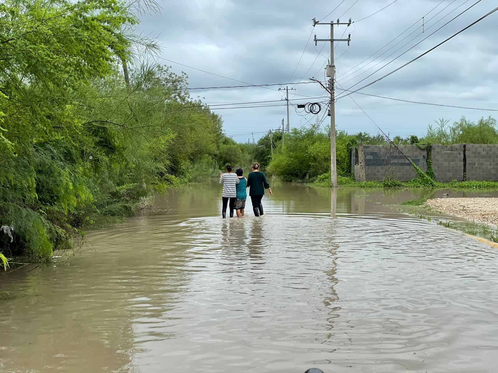 Recorre y atiende sectores afectados por lluvias la alcaldesa Diana Haro