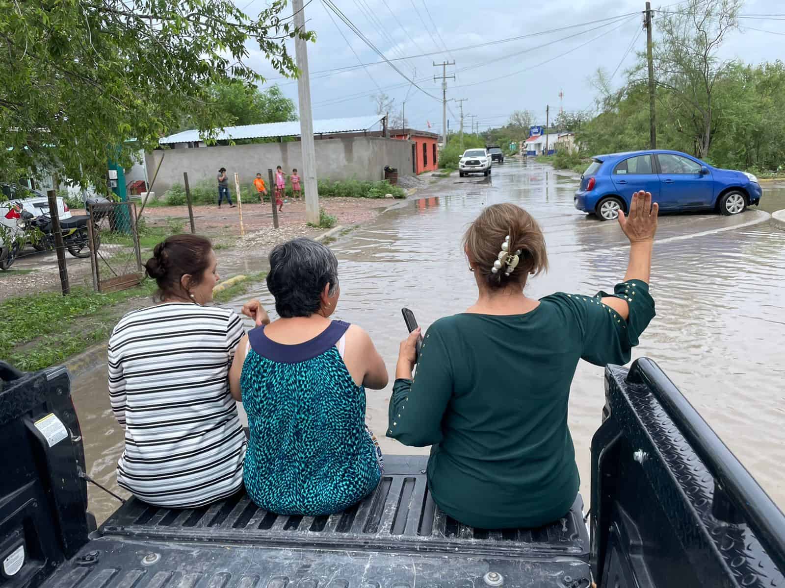 Recorre y atiende sectores afectados por lluvias la alcaldesa Diana Haro