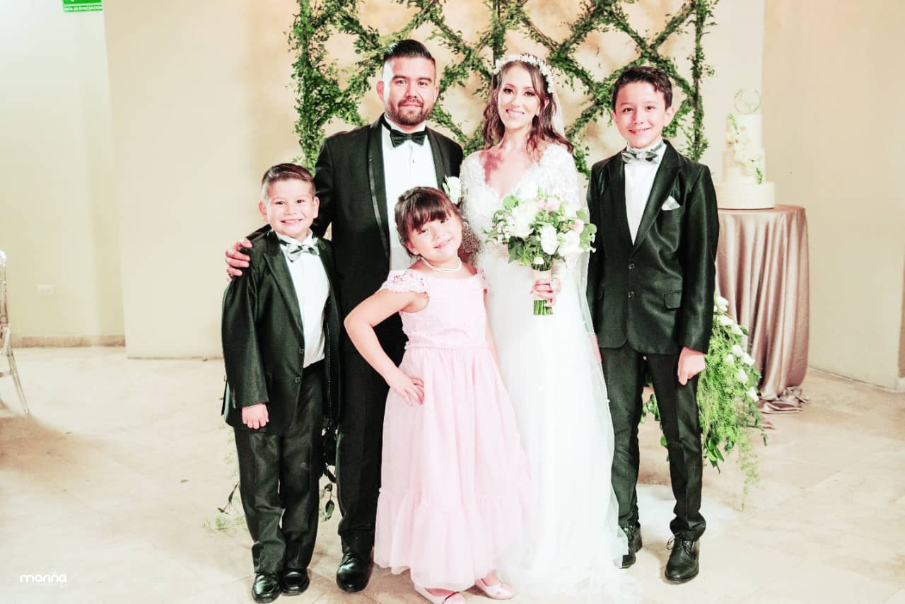 Lety y Carlos consagran su amor ante Dios