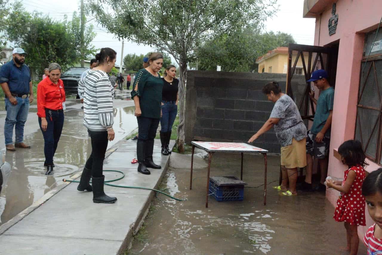 Recorre y atiende sectores afectados por lluvias la alcaldesa Diana Haro