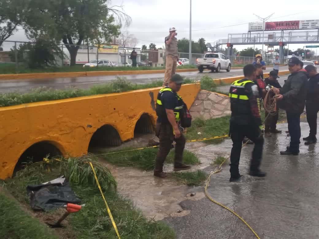 No sobrevivió ; Se traga desagüe a un ambulante