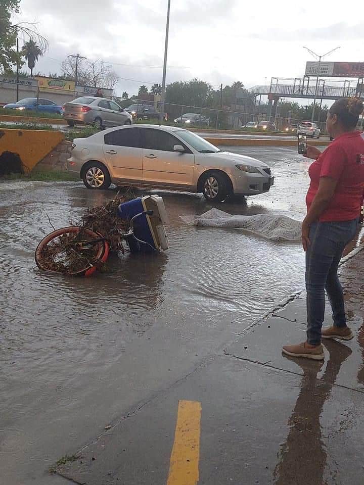 No sobrevivió ; Se traga desagüe a un ambulante