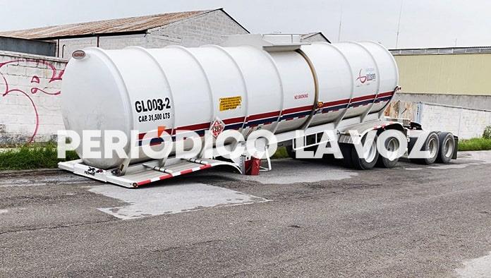 Se hunde pipa con gasolina; causa pánico en la Guadalupe