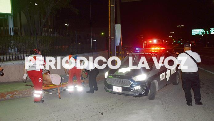 Riega moto y sangre hombre en el Pape