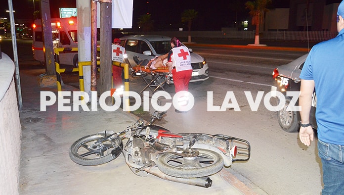 Riega moto y sangre hombre en el Pape