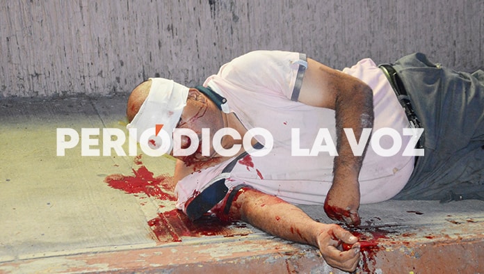 Riega moto y sangre hombre en el Pape