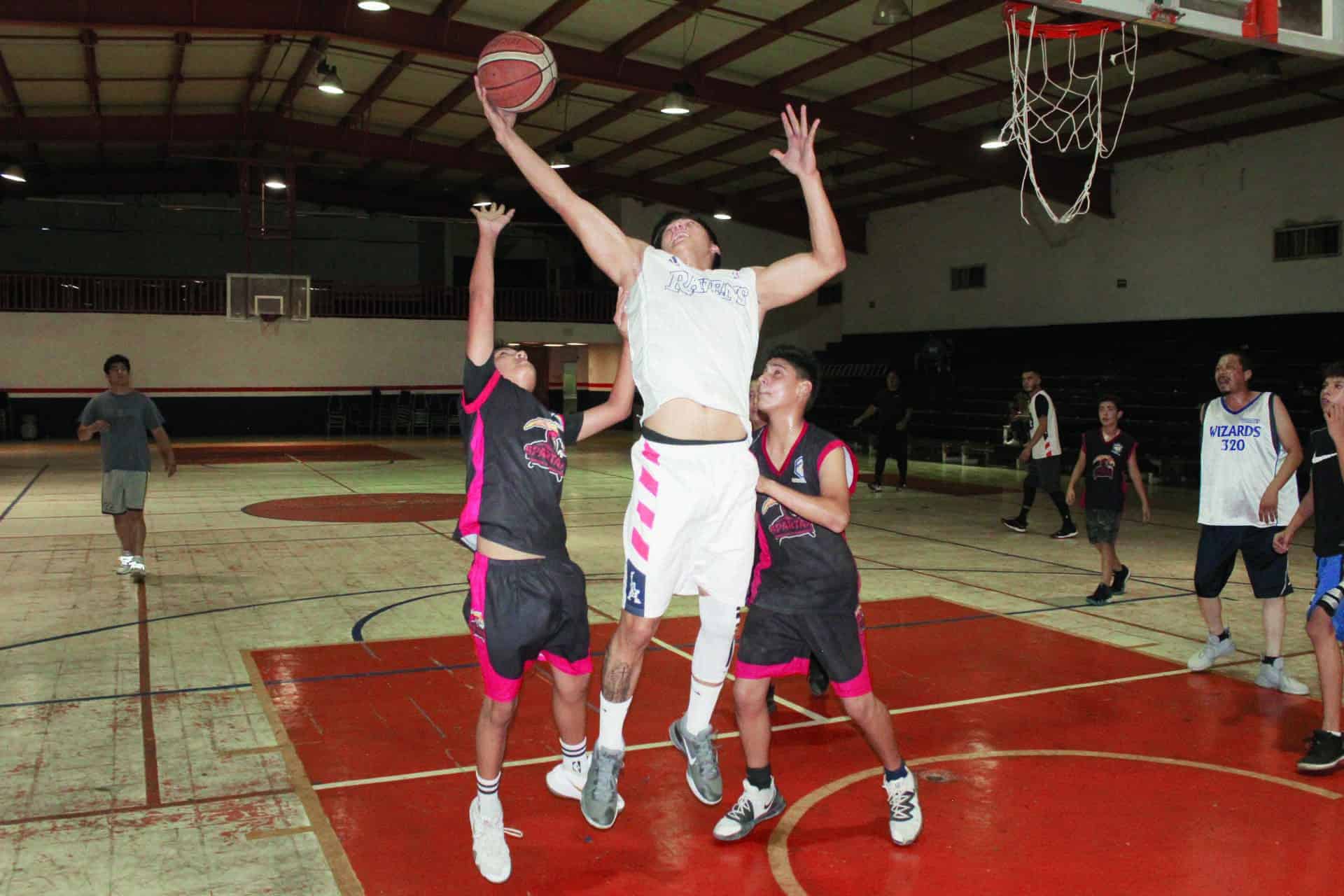 American English aplasta a los Espartans
