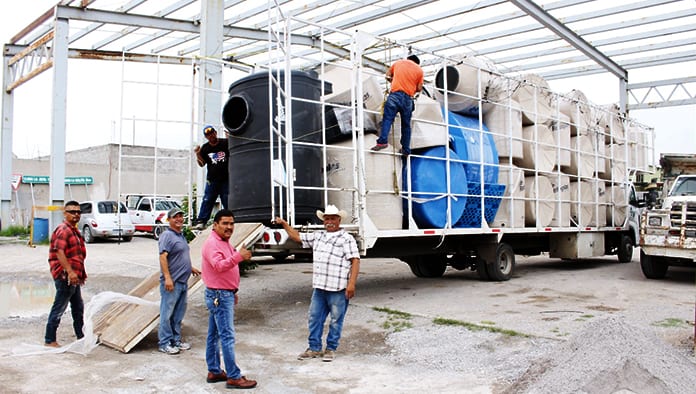 Llegan a Castaños tinacos y tanques